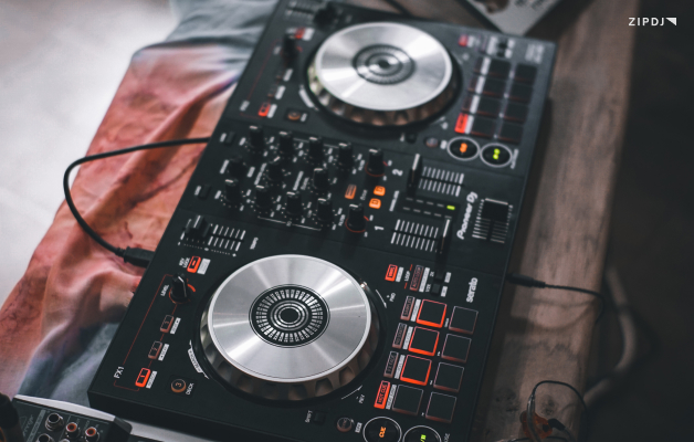 9 Of The Best DJ Mixers For Club, Scratching & More In 2024